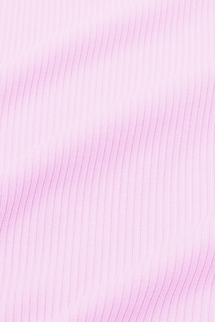 Close up of the ribbed fabric: A pinkish lilac