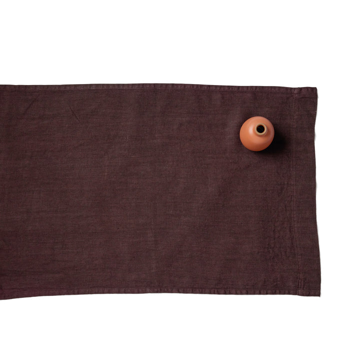 Tela Runner in Plum Red