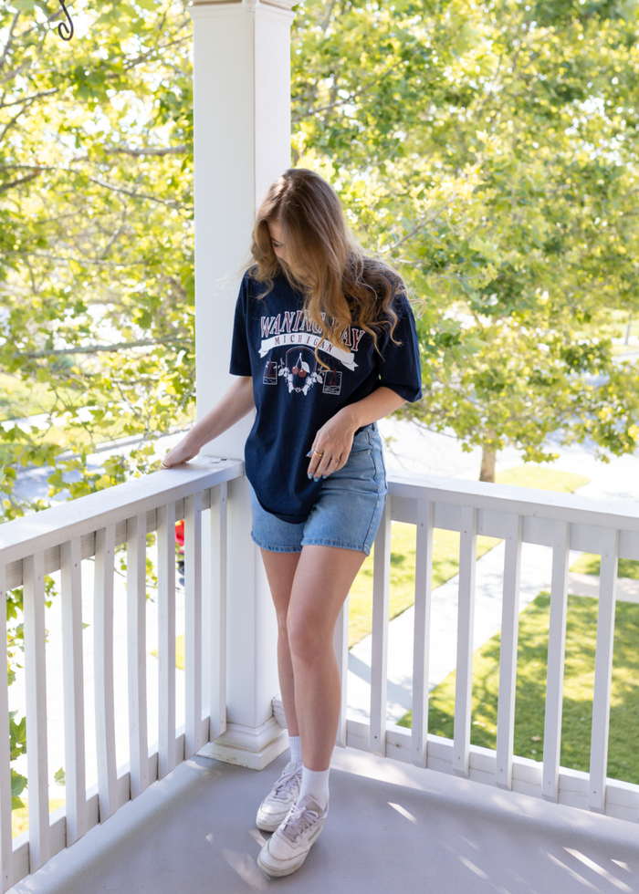 waning bay tee
