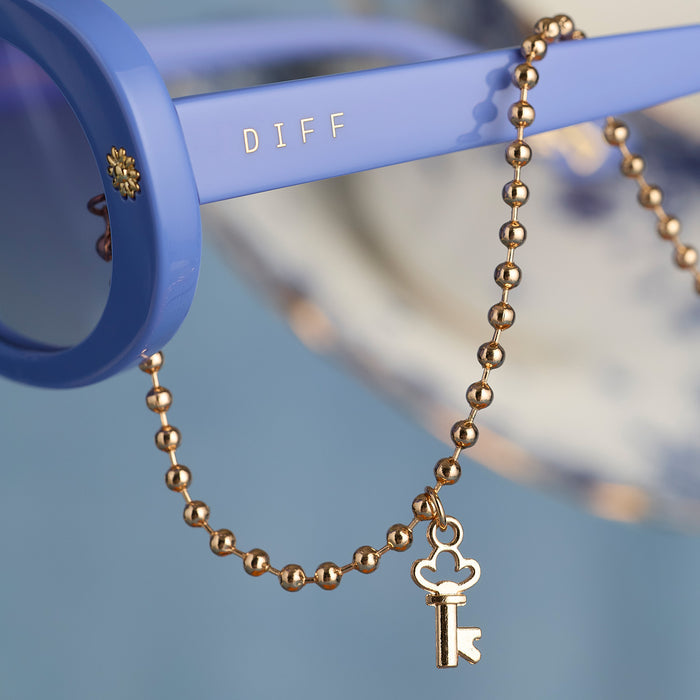 still life - diff eyewear x disney alice in wonderland alice round sunglasses detailed view of golden key chain