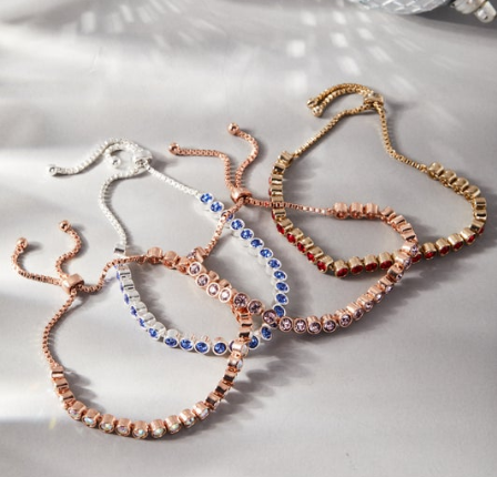 bolo-tennis-bracelet-laydown-lifestyle-photo_f06b76c8-6b2c-4d7f-b7ef-915b04c8a0c0