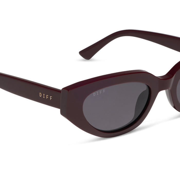diff eyewear x jessie james decker crystal cat eye sunglasses with a burgundy red acetate frame and grey gradient polarized lenses detailed view