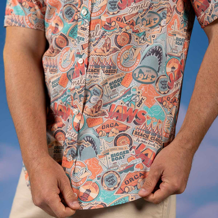 RSVLTS Jaws Short Sleeve Shirt Jaws 50th Anniversary "Greetings from Amity" – KUNUFLEX Short Sleeve Shirt Jaws 50th Anniversary "Greetings from Amity" – KUNUFLEX Short Sleeve Shirt