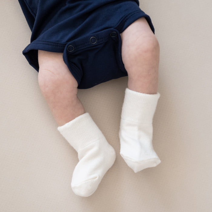 Newborn wearing Bamboo Kyte Baby Quarter Socks in Cloud White