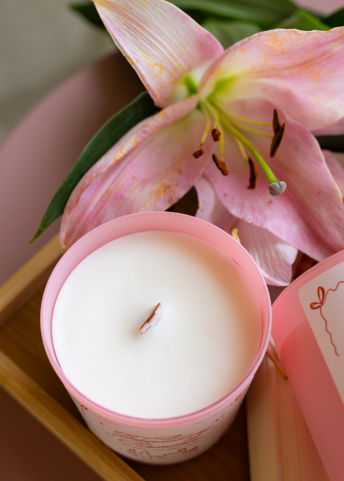 romantasy reader candle