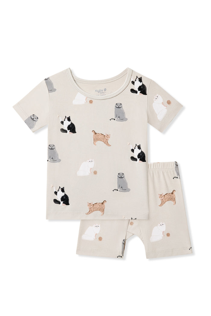 Short Sleeve Pajamas in Fluffy Cat on a white background