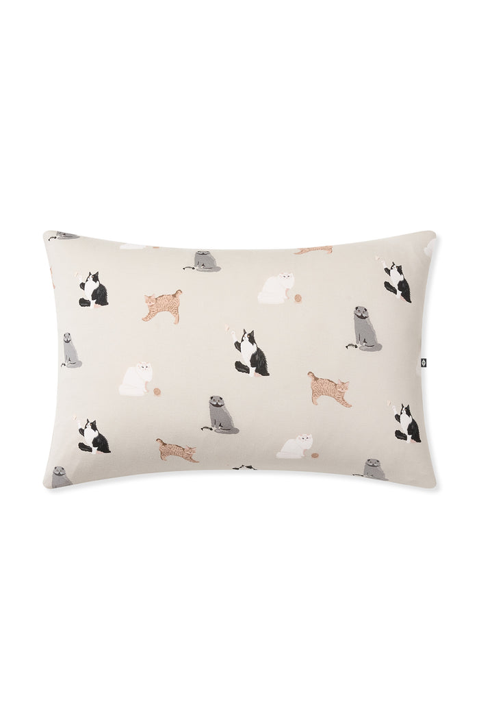 Front of the Standard Pillowcase in Fluffy Cat