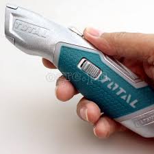 Total's Heavy Duty Utility Knife with Rubber Grip, 3-Position Retractable Locking Blade with 5 (61mm x 19mm) Replaceable Blades, Durable Zinc Alloy Construction. Ideal for Box Cutting, Arts and Crafts, Cutting Carpet, Drywall, Vinyl, and More - TG5126101 TOTAL