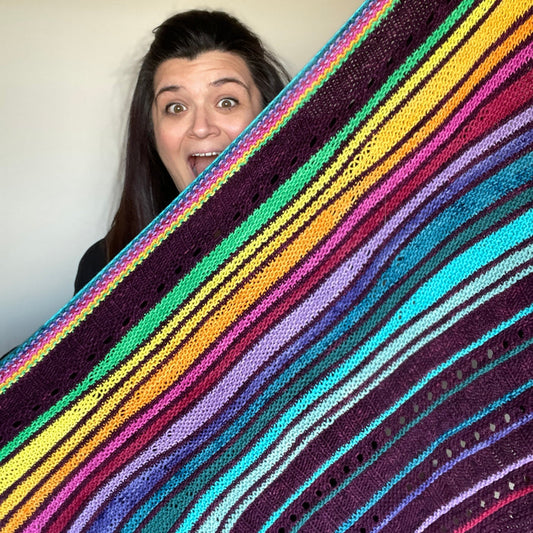 Veinticuatro Shawl Pattern by Lauren Slagle (lolodidit)