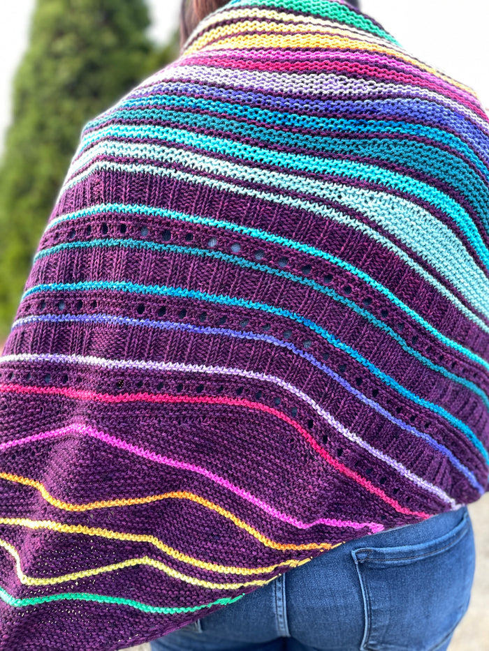 Veinticuatro Shawl Pattern by Lauren Slagle (lolodidit)