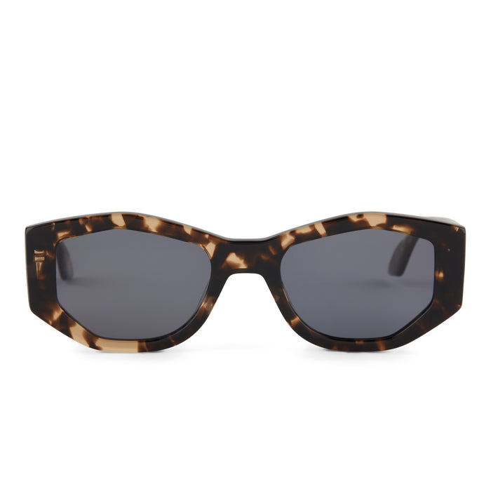 diff eyewear zoe sunglasses with a espresso tortoise rame and grey lenses front view