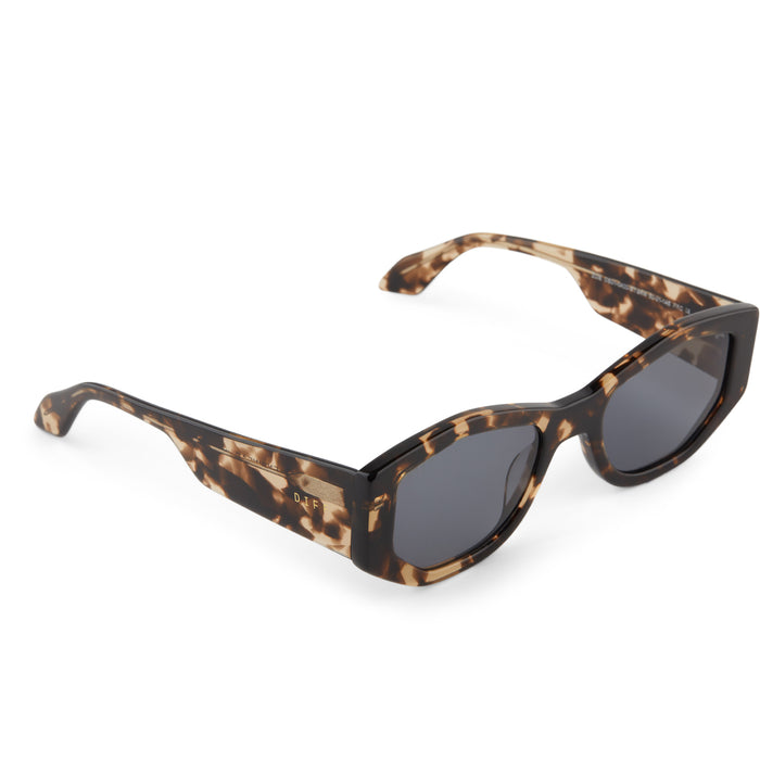 diff eyewear zoe sunglasses with a espresso tortoise rame and grey lenses detailed view